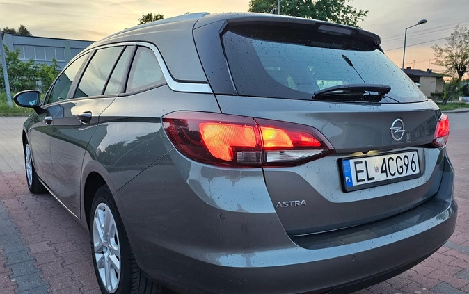 Opel Astra cena 40300 przebieg: 127089, rok produkcji 2018 z Łask małe 529